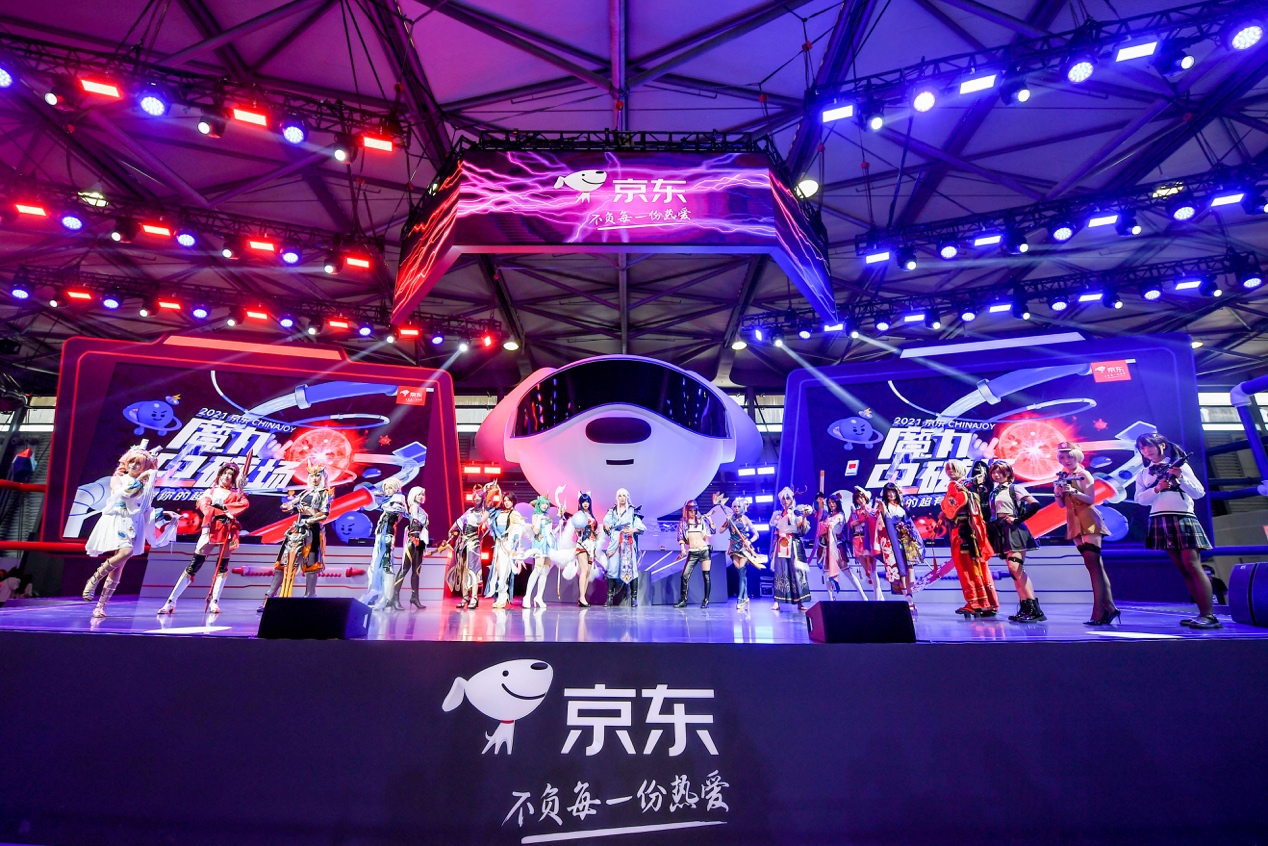 舞臺(tái)上有人在表演
描述已自動(dòng)生成